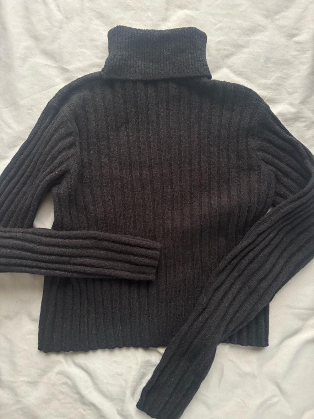 Classic Ribbed Turtleneck Sweater - Black